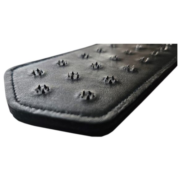 Rouge - chicote spanking com tachas - couro legítimo preto