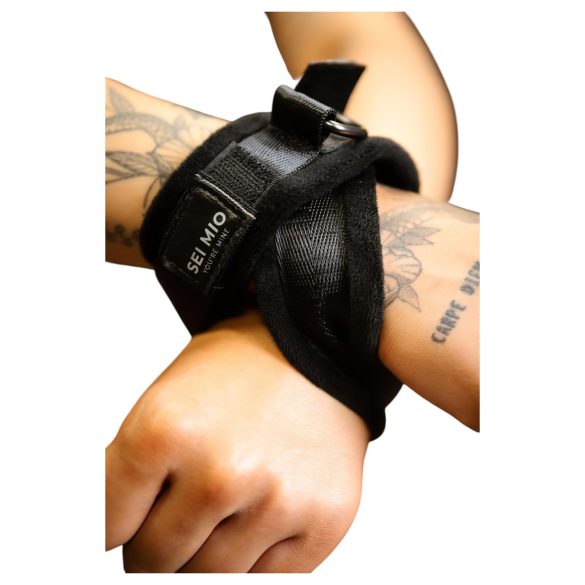 Sei Mio - algema cruzada - couro preto